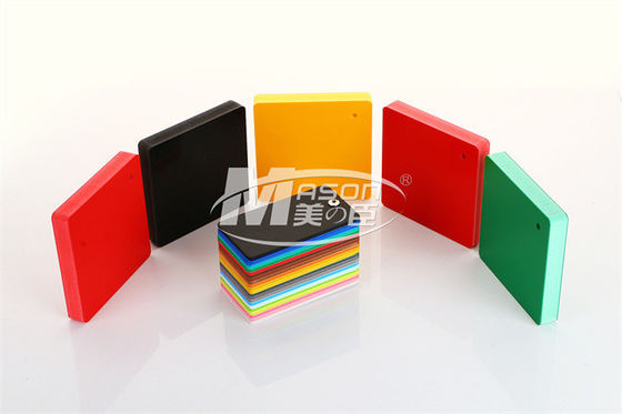 عالية الكثافة الملونة 0.6g / Cm3 4x8ft 8mm 10mm 12mm 15mm PVC ورقة مجلس رغوة