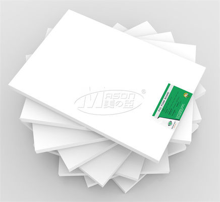 كثافة مختلفة قص حسب الحجم ورقة توسيع PVC الأبيض 20 مم 1220 × 2440